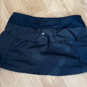 lulu lemon skirt (black)